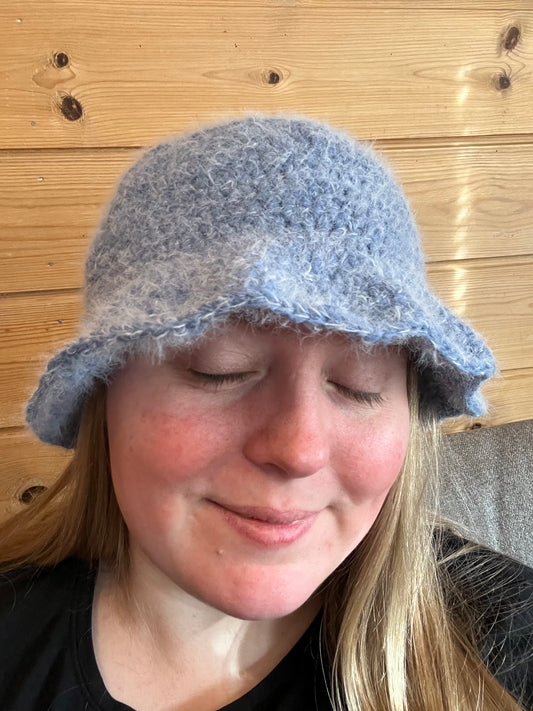 Fuzzy bøttehatt