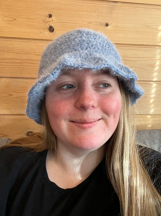 Fuzzy bøttehatt